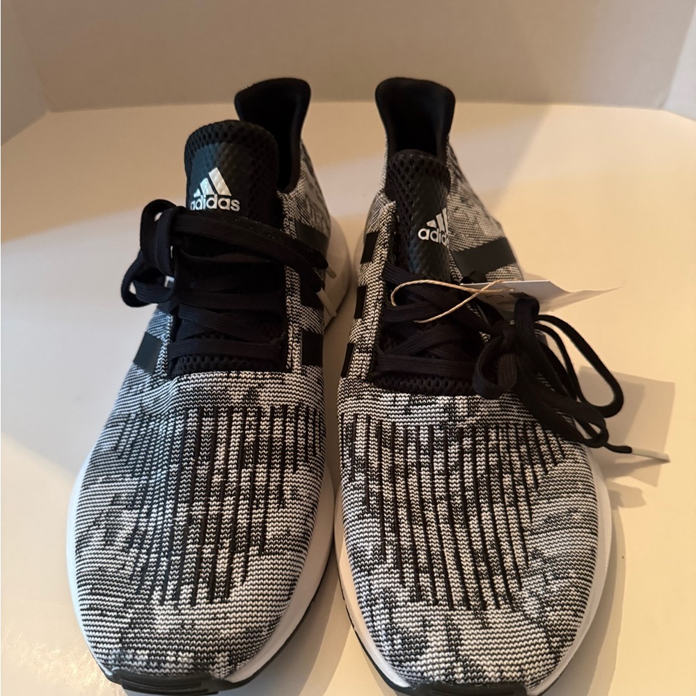 Adidas Swift Run 1.0 Black/Gray/White Sneakers Men’s 8 NEW